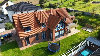 RESERVIERT! Tolles Zweifamilienhaus in idyllischer Lage