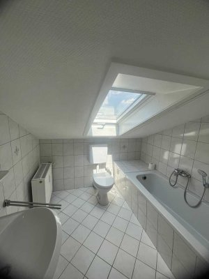 *aktuell in Renovierung* Schöne Dachgeschosswohnung