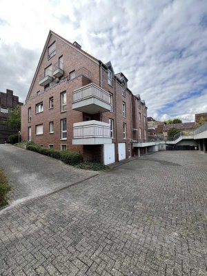 Lichtdurchflutete Mietwohnung im Erdgeschoss mit Aufzug und Carport Stellplatz.