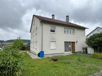 Helle 5-Raum-Wohnung über zwei Etagen mit Balkon und EBK in Calw-Stammheim
