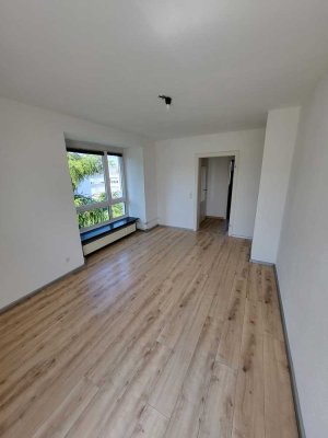 Schöne, helle 2,5-Zimmer-Wohnung mit Balkon und EBK in der Oststadt
