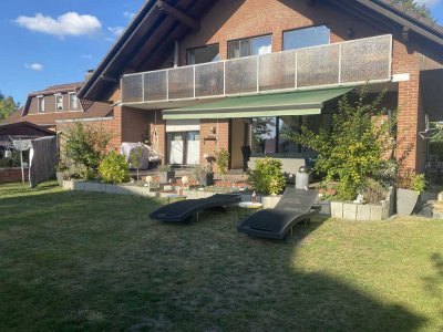 Modernisierte Terrassenwohnung mit vier Zimmern sowie hochwertiger Einbauküche in Garbsen