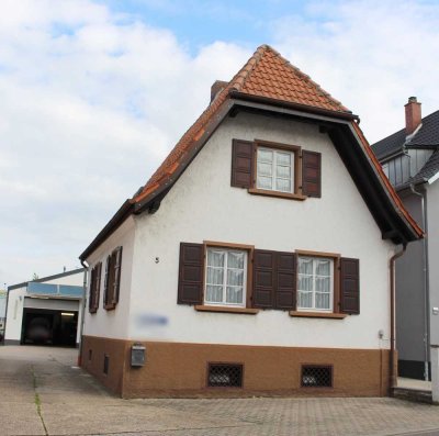 Rülzheim: Einfamilienhaus mit Aussenstellplatz