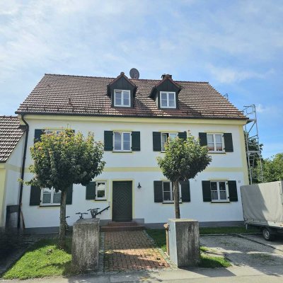 CHARMANTE 4 ZIMMER-WOHNUNG AUF DEM LAND