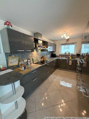 Großzügige 4,5 Zimmer-Erdgeschoss- Wohnung mit sonniger Terrasse und Garten in Denkendorf