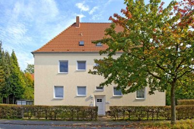 Schöne Erdgeschoss-Wohnung mit Balkon und sepaten Mansardenraum!