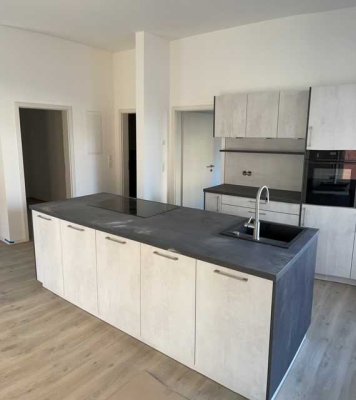 Attraktive 2,5-Raum-Wohnung mit EBK und Balkon in Neustadt