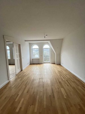 Schiffe gucken inklusive! Tolle 3-Zimmer-Wohnung im Altbau von 1910