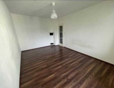 Vollständig renovierte 3-Raum-Wohnung mit Balkon und EBK in Darmstadt-64285
