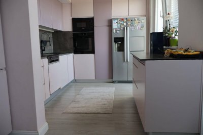 Exklusive Designer-Wohnung mit Traumküche und zwei Balkonen