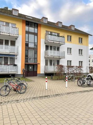Schöne 4-Zimmerwohnung mit grioßzügiger Amerikanischer Einbauküche und Balkon!