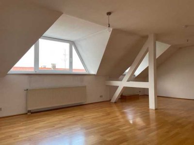 S-West, Helle 4-Zimmer-Etagenwohnung, 131 m² (DIN)