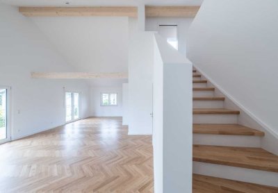 Erstbezug in lichtdurchfluteter Maisonettewohnung mit hochwertiger Ausstattung am Ostufer