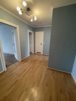 Helle 3-Zimmer-Wohnung mit Balkon im 3. OG in Garbsen, Garage optional