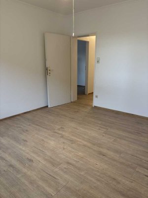 Sonnige neu renovierte 2-Zimmer Wohnung mit Balkon in Neu-Isenburg