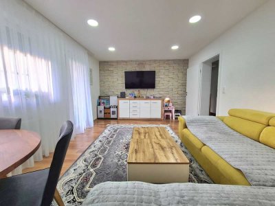 Top renovierte 3- Zimmer Wohnung mit schöner EBK + Sonnenbalkon/Garage!
