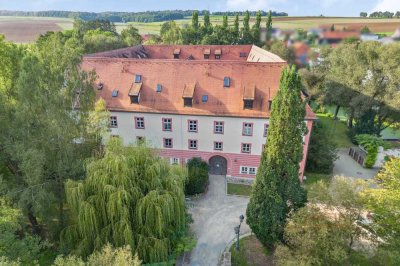 Rarität im Raum Regensburg ! 2-Zimmer-Erdgeschosswohnung im historischen Wasserschloss Gebelkofen
