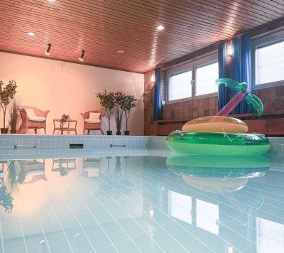 Leben, genießen, entspannen – Großes Traumhaus mit Pool, Kamin & Charme!