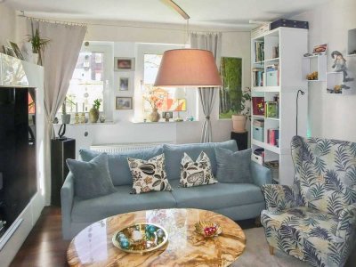 ***Bahnhofsnah mit Garten: Ruhige, helle 2 Zimmer- EG-Wohnung, möbliert & Küche