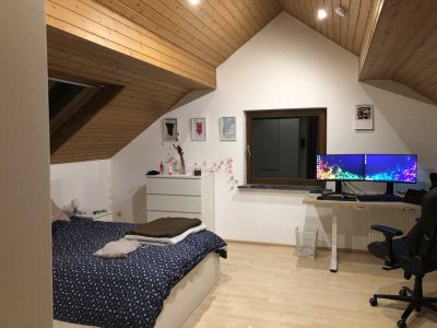 Schöne 2,5-Raum-DG-Wohnung mit EBK und Balkon sowie Gartenhaus in Achern