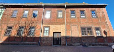 Haus in Aken mit riesigem Grundstück mitten in der Stadt!
