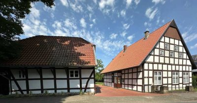 Liebhaberstück mit Geschichte in der Nähe vom Dümmer See: Fachwerkhaus mit historischer Schmiede