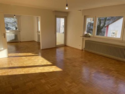 Bezugsfrei: Sonnig und zentral, 3,5-Zi Wohnung, 2 Balkone inkl. Garage, provisionsfrei
