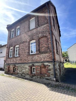 6 Zimmer EFH freistehend auf großem Grundstück in Niedernhausen-Engenhahn!
