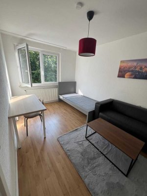 möbliertes WG-Zimmer für Studentinnen und Azubis