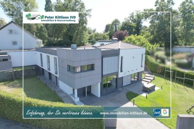 Sankt Augustin-Niederberg: Ansprechende Villa – Mit Pool & Sauna