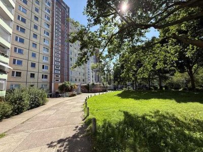 2-Zimmer, Süd-Ost-Balkon, ruhig am Park, verkehrsgünstig, Lift, Parkplätze, Einbauküche, bezugsfrei