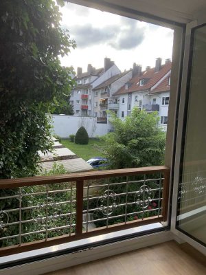 Freundliche und vollst. mod. u. renovierte 2-Zimmer-Wohnung mit geh. Innenausstattung