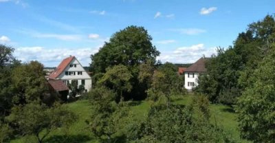 Exklusive möblierte Maisonettewohnung im Grünen mit TG-Stellplatz