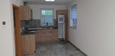 Exklusive, neuwertige Wohnung mit Garten und Einbauküche,  Nebenkosten inkl. Strom und Wasserkosten