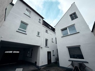 Gräumige, frisch sanierte Traumwohnung in Koblenz zum Kauf!
Sofort bezugsfrei!