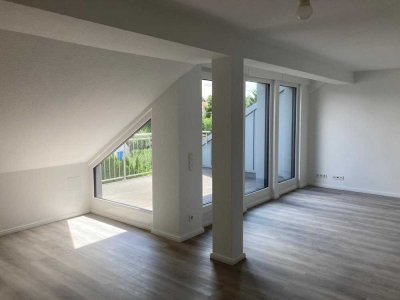 Lichtdurchflutete 3-Raum-Dachgeschosswohnung mit Dachterasse und Gartenblick