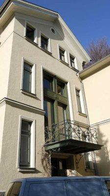 Traumhaft schöne 4-Zimmer-Wohnung mit Dachterrasse und Gartennutzung