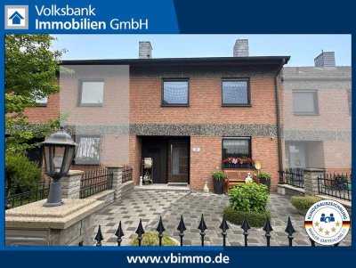 Gepflegtes Reihenwohnhaus mit Terrassengarten und Garage