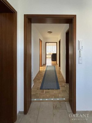 Möblierte 2 Zimmer-DG-Wohnung im 3-FH