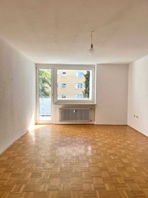 Großzügige 2-Zimmer-Wohnung Schwabing-West mit Loggia, Einbauküche und Kellerabteil