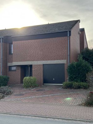 Doppelhaus Hälfte in top Lage frisch renoviert, mit eigenem Garten und Terrasse