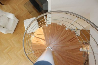 D-Wittlaer Toplage: Helle, großzügige, neu sanierte Maisonettewohnung