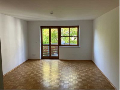 Traumhafte 2-Zimmer-Wohnung mit Balkon, Einbauküche & TG-Stellplatz – Top-Lage in Grafing!
