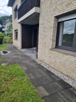 Sanierte 4‑Zimmer‑Wohnung mit eigenen Garten, Keller & Stellplatz