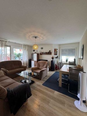 Zentrumsnahe Erdgeschoss Eigentumswohnung mit Garten und Garage