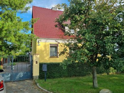 Haus zum Wohlfühlen - idyllische Lage- großes Grundstück - 1 km außerhalb der Stadt