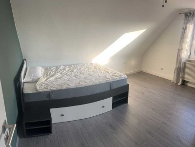 Teilmöbliertes Zimmer in 3 ZimmerWohnung