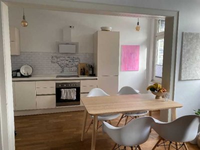 TRAUMLAGE IN DER KARLSTADT - SCHÖNE EG-WOHNUNG MIT BALKON ZUM INNENHOF