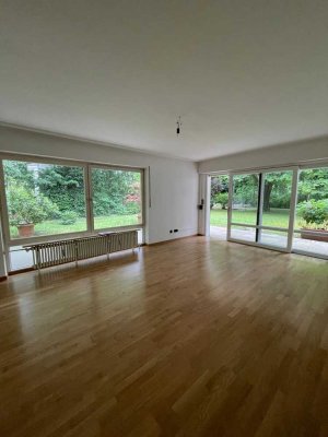 2-Zimmer-Wohnung mit Garten in Harlaching (inkl. TG-Stellplatz u. Schwimmbad)