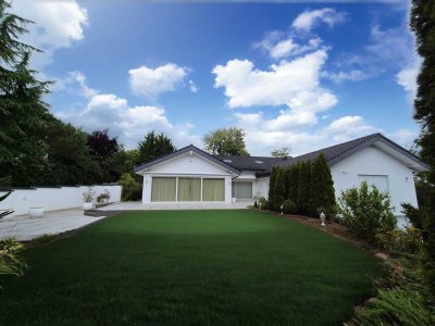 Großzügige Villa im westlichen Ortsteil*Doppelgarage* ca. 444 m² WF* 1817 m² GS*ELW im OG*10 Zimmer*